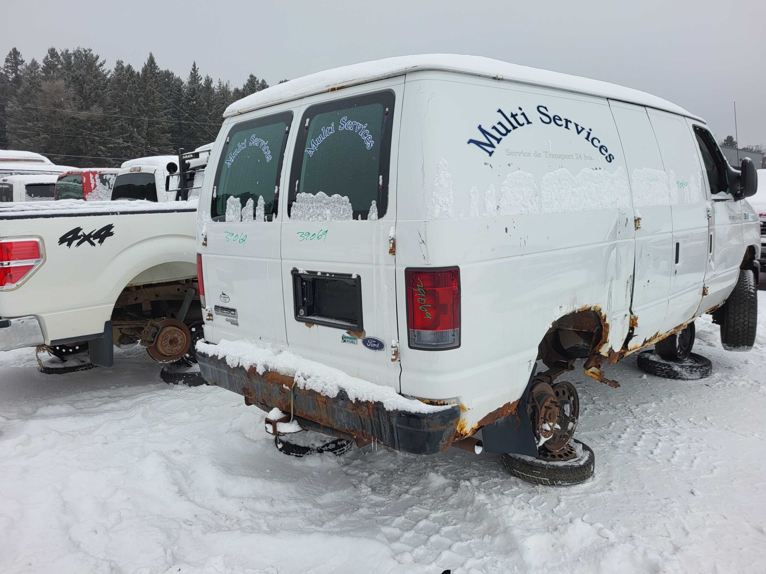 FORD ECONOLINE 2011