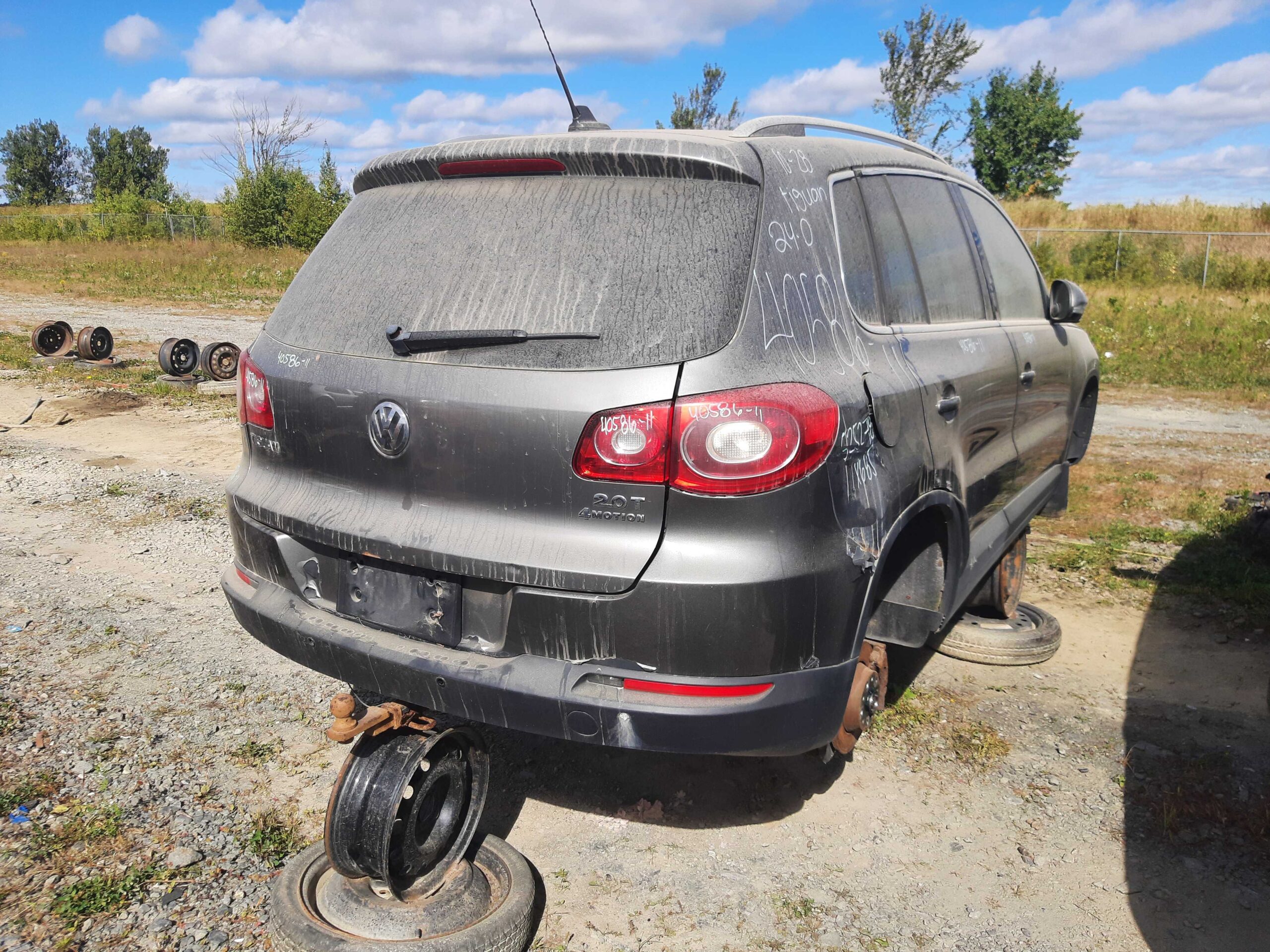 VOLKSWAGEN TIGUAN 2011